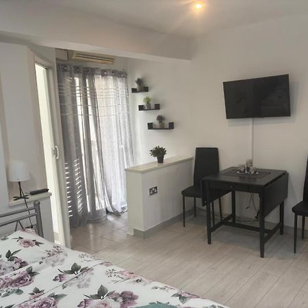 Theodoros Apt.22 พาราลิมนี ภายนอก รูปภาพ